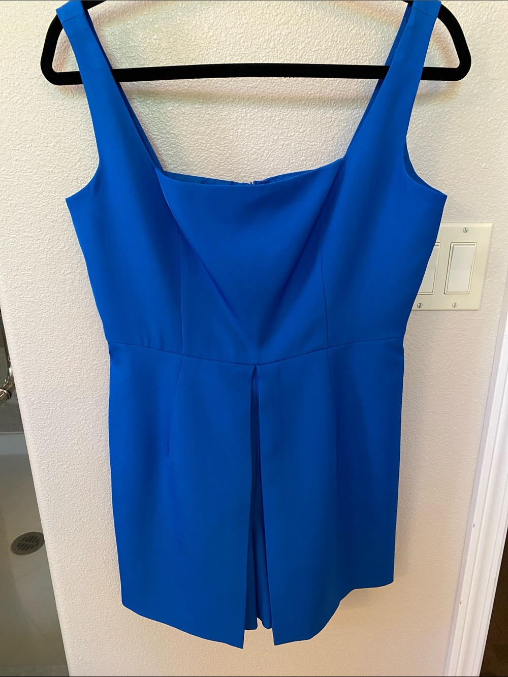 Adrianna Papell Blue Sleeveless Women's skorts. - Elegant Square Neck. Size 8.